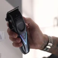 Beznarzędziowy mechanizm zmiany pracy dźwigni między 5 klikami a ruchem płynnym w Wahl Vapor Switch.